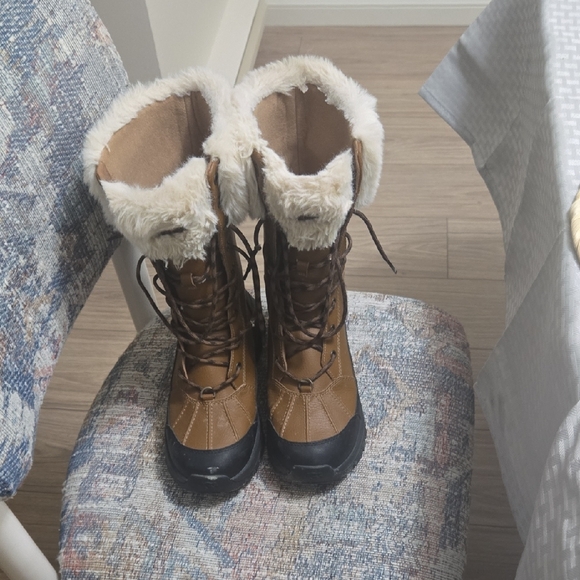 UGG Tan and Black Fur-Lined Winter Boots - Picture 2 of 5